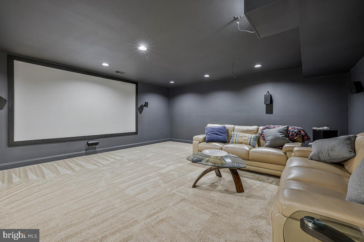 DAWSON'S CORNER - Residential