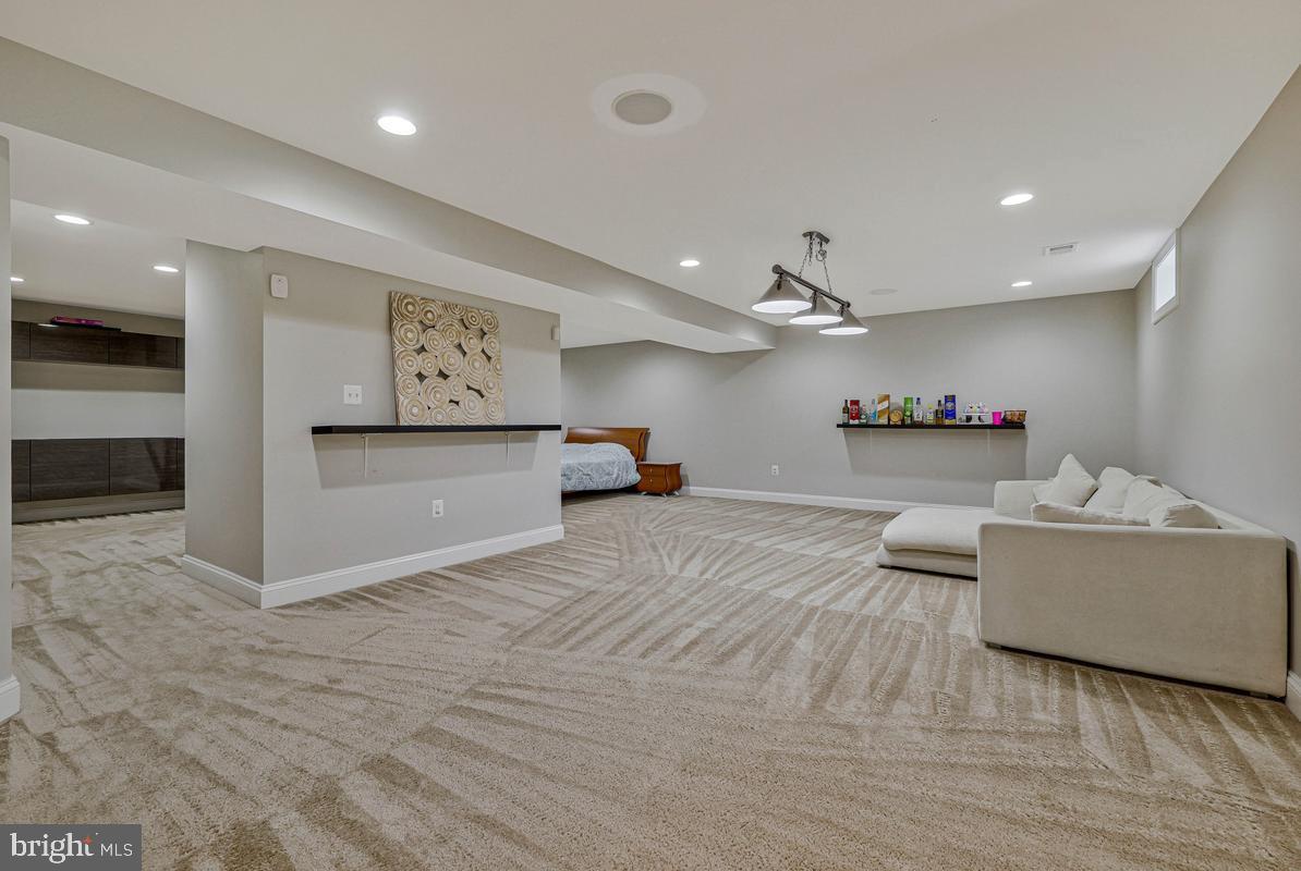 DAWSON'S CORNER - Residential