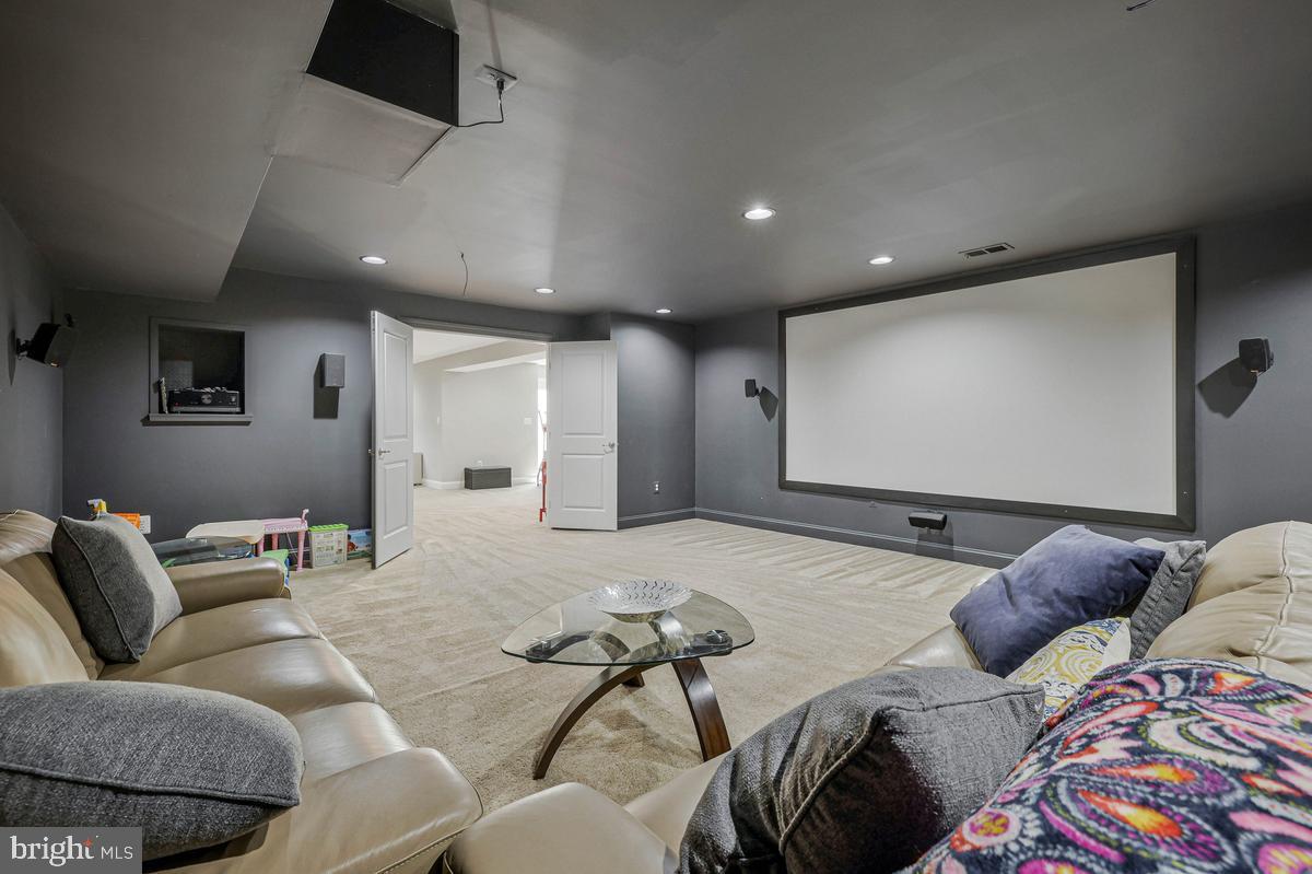 DAWSON'S CORNER - Residential