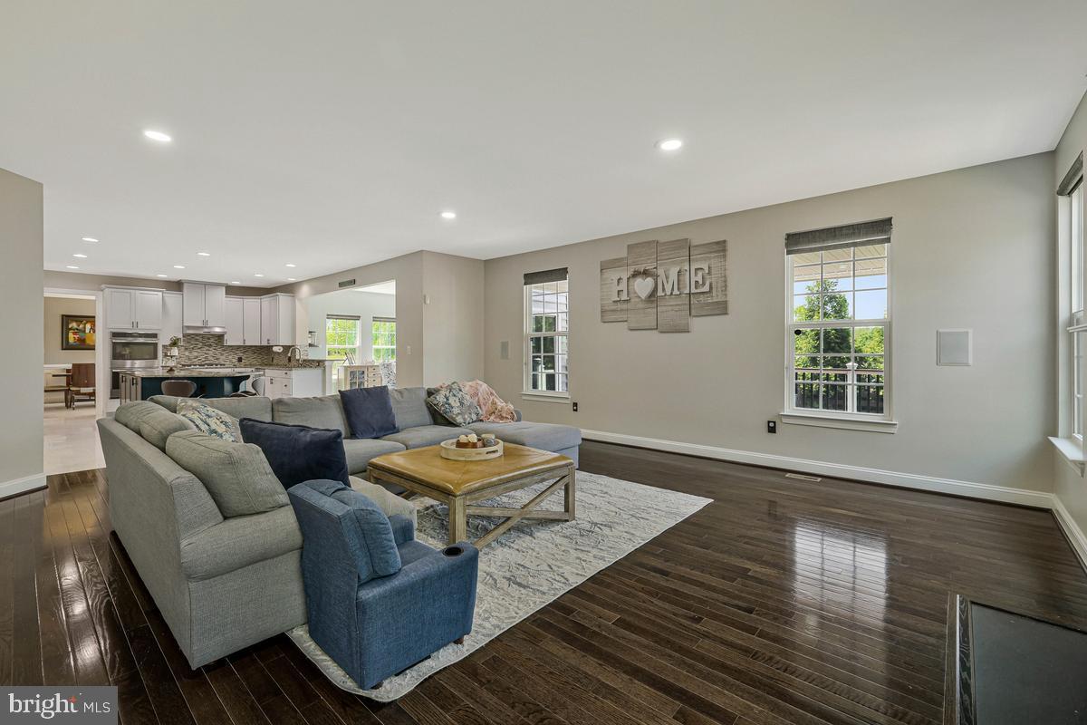 DAWSON'S CORNER - Residential