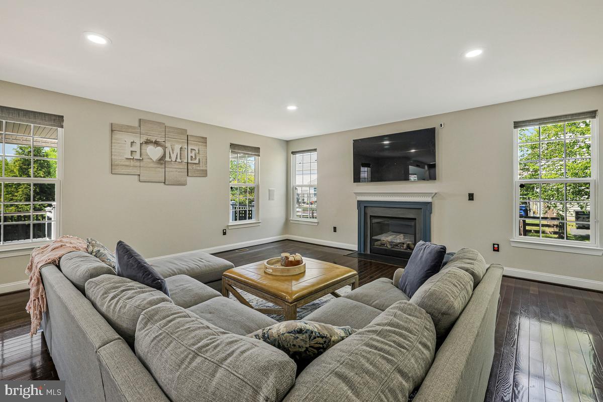 DAWSON'S CORNER - Residential