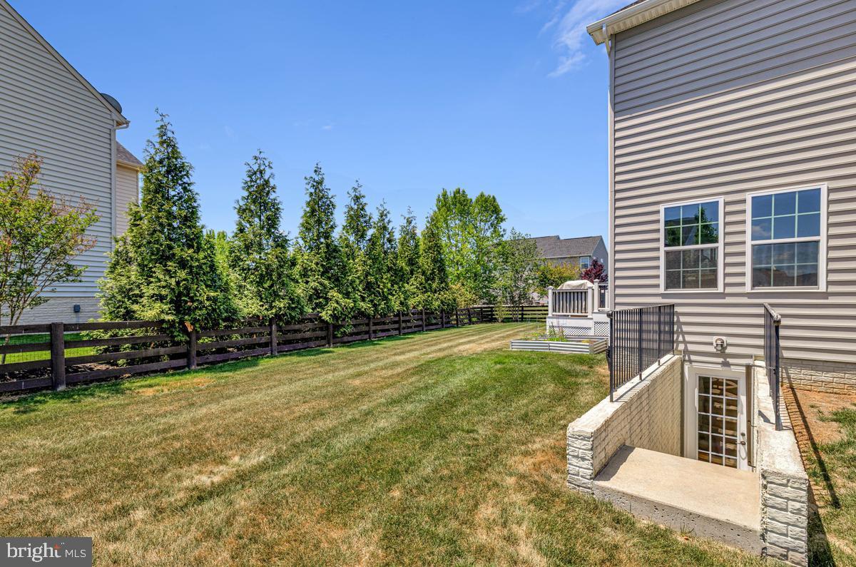 DAWSON'S CORNER - Residential