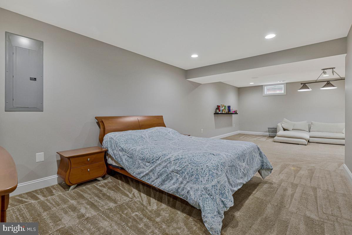 DAWSON'S CORNER - Residential