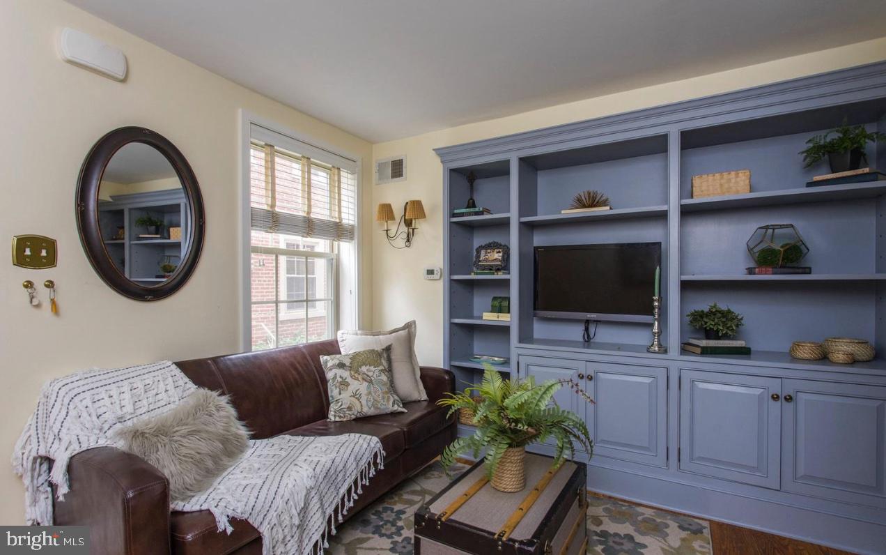 228 CATHARINE STREET 30 1