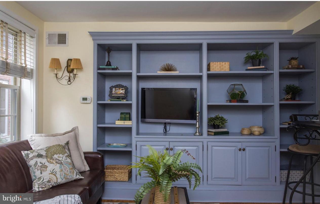 228 CATHARINE STREET 30 1