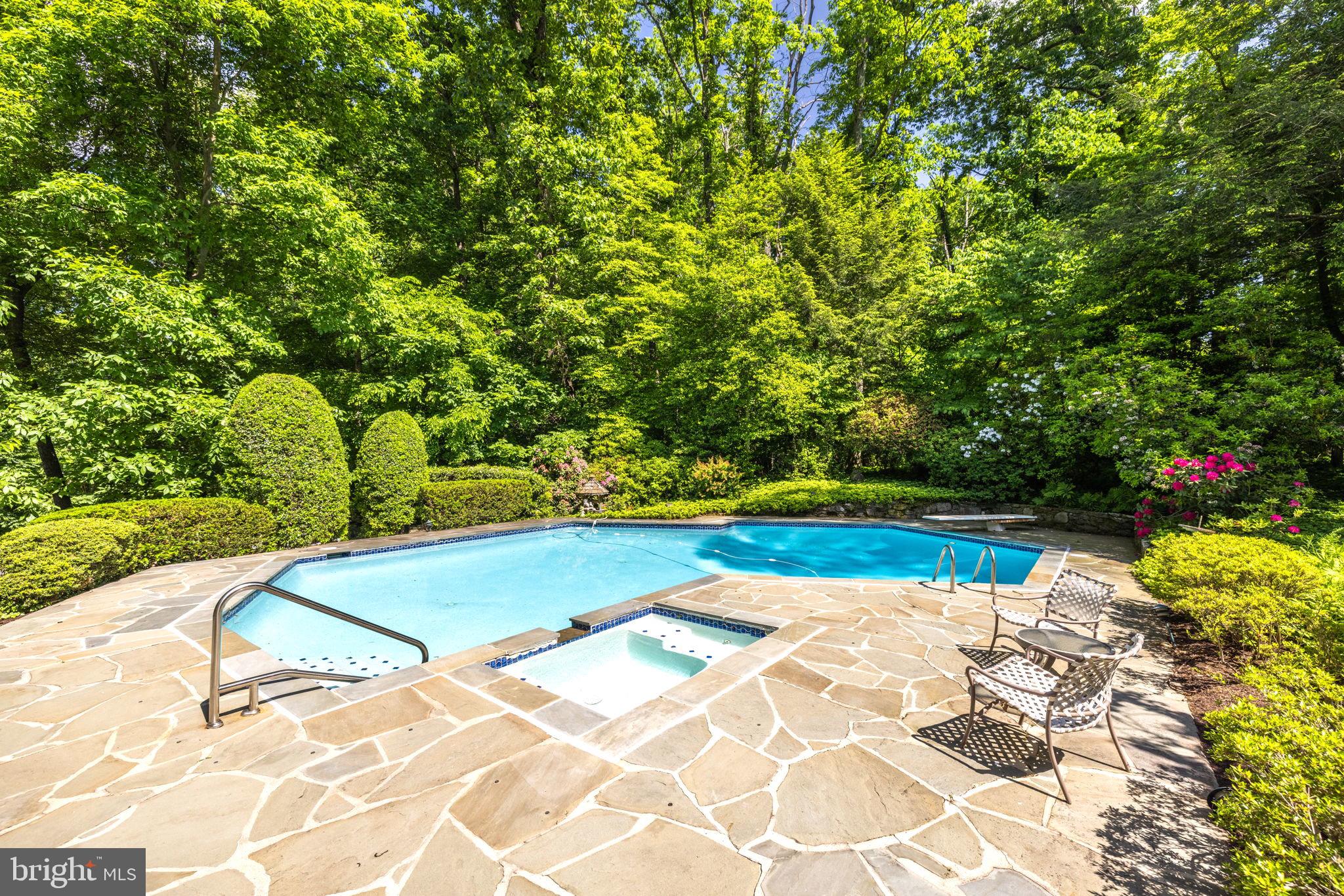 WOODSIDE ESTATES - Residential