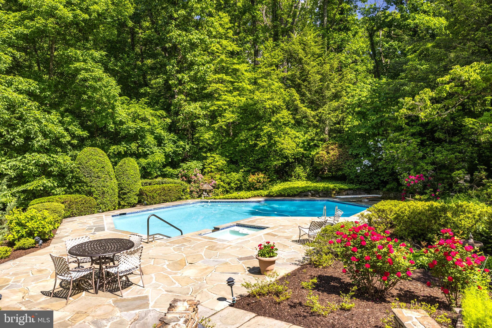 WOODSIDE ESTATES - Residential