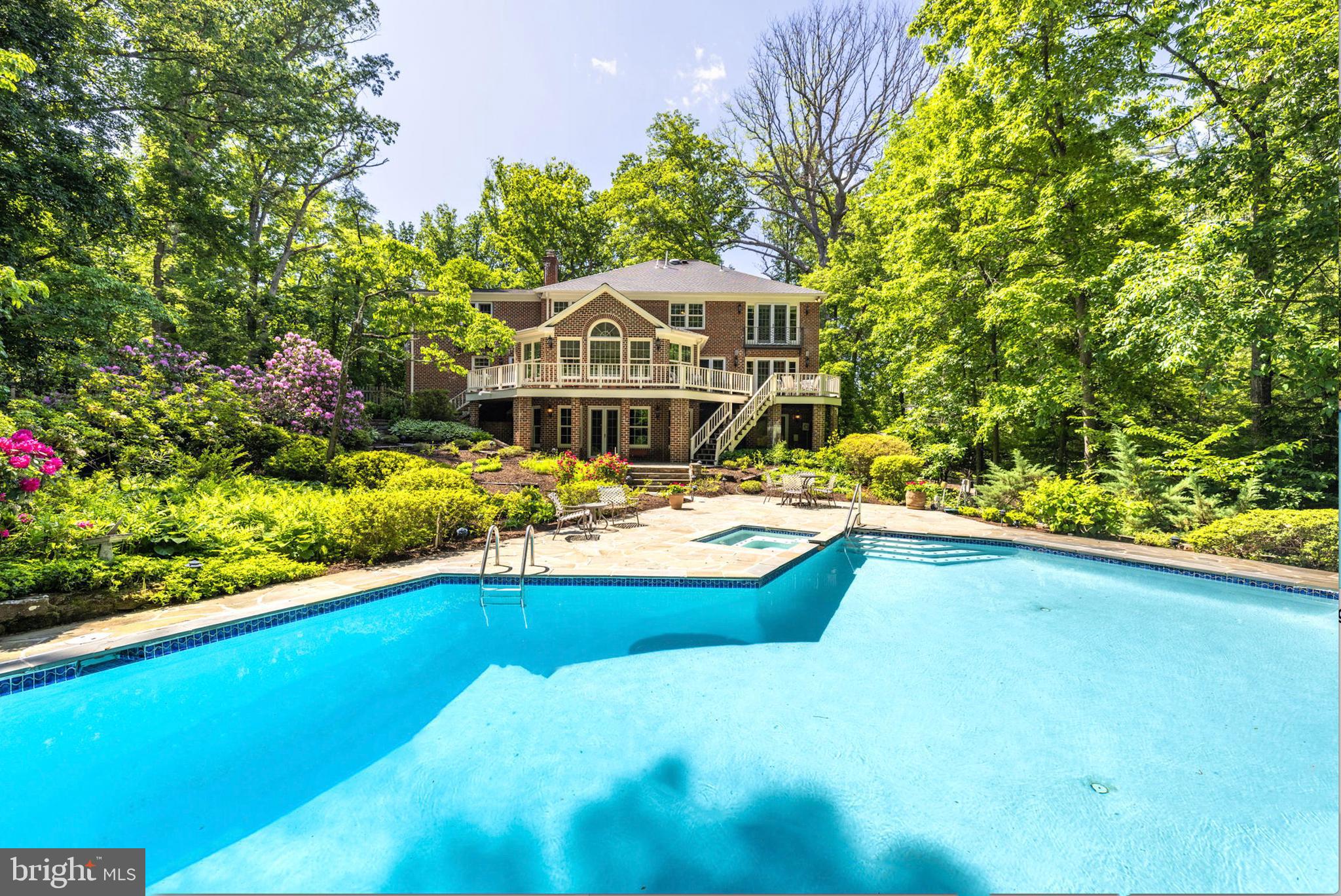 WOODSIDE ESTATES - Residential