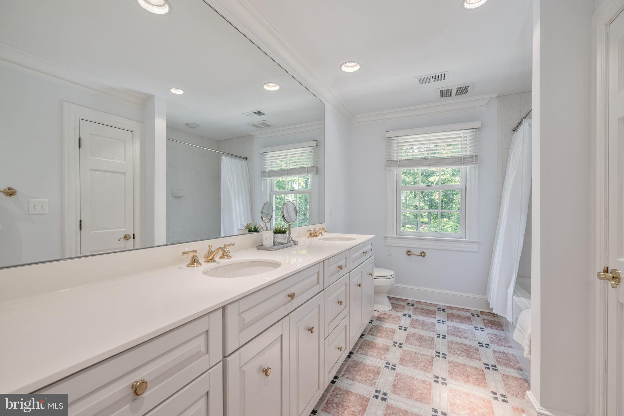 WOODSIDE ESTATES - Residential