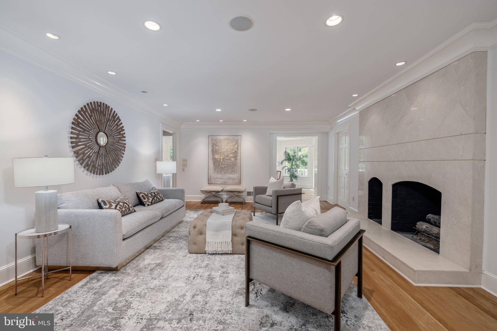 WOODSIDE ESTATES - Residential