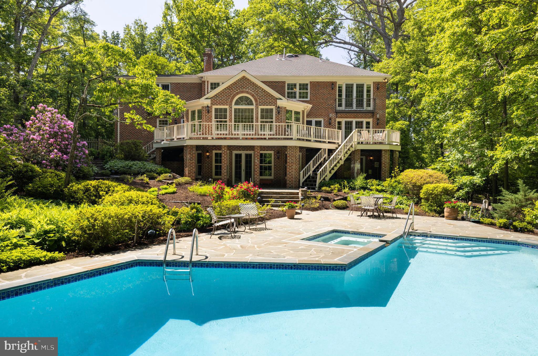 WOODSIDE ESTATES - Residential