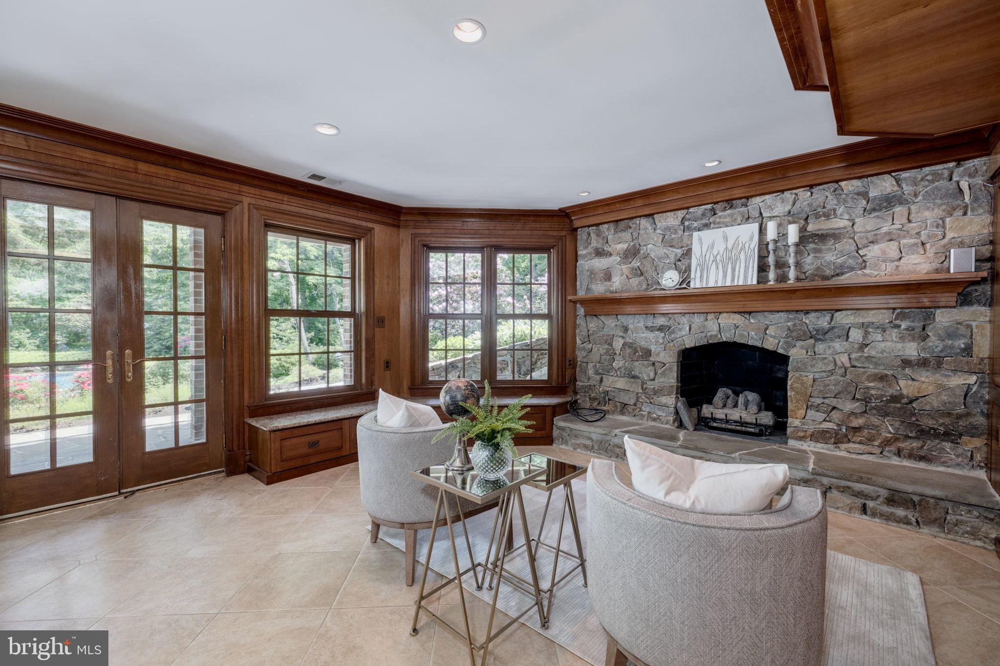 WOODSIDE ESTATES - Residential