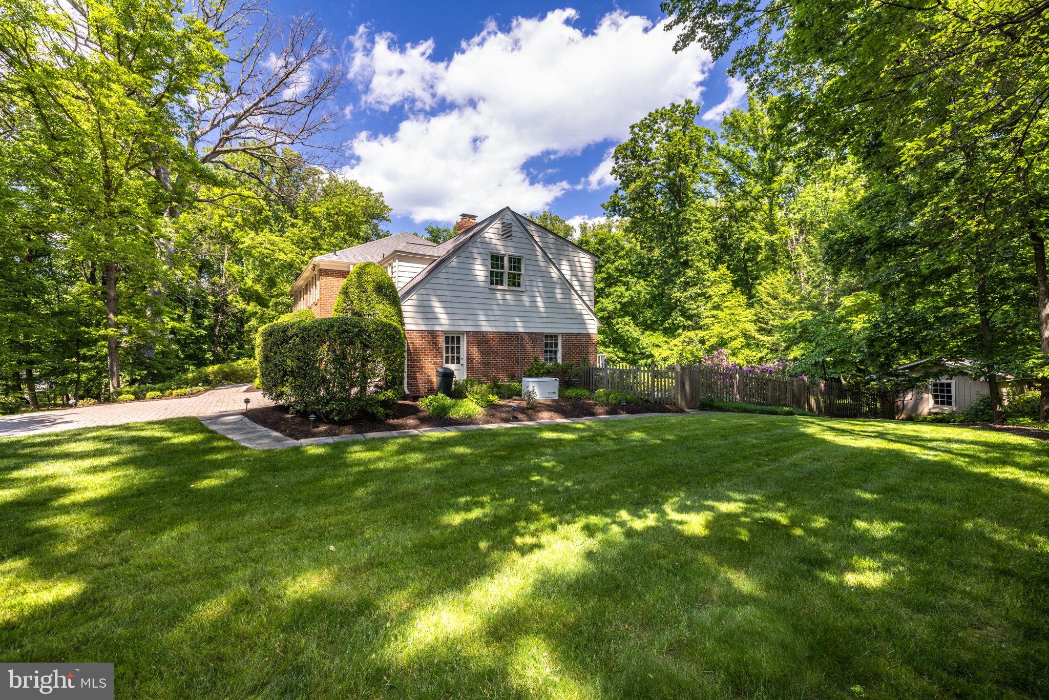 WOODSIDE ESTATES - Residential