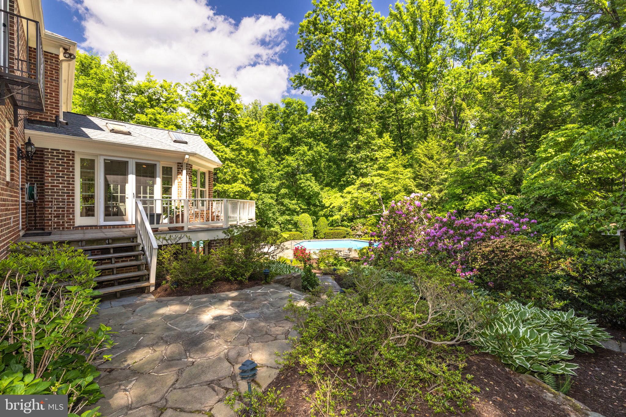 WOODSIDE ESTATES - Residential