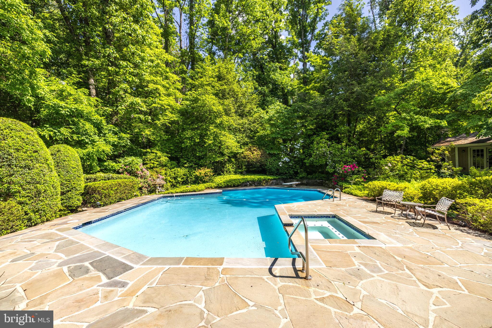 WOODSIDE ESTATES - Residential