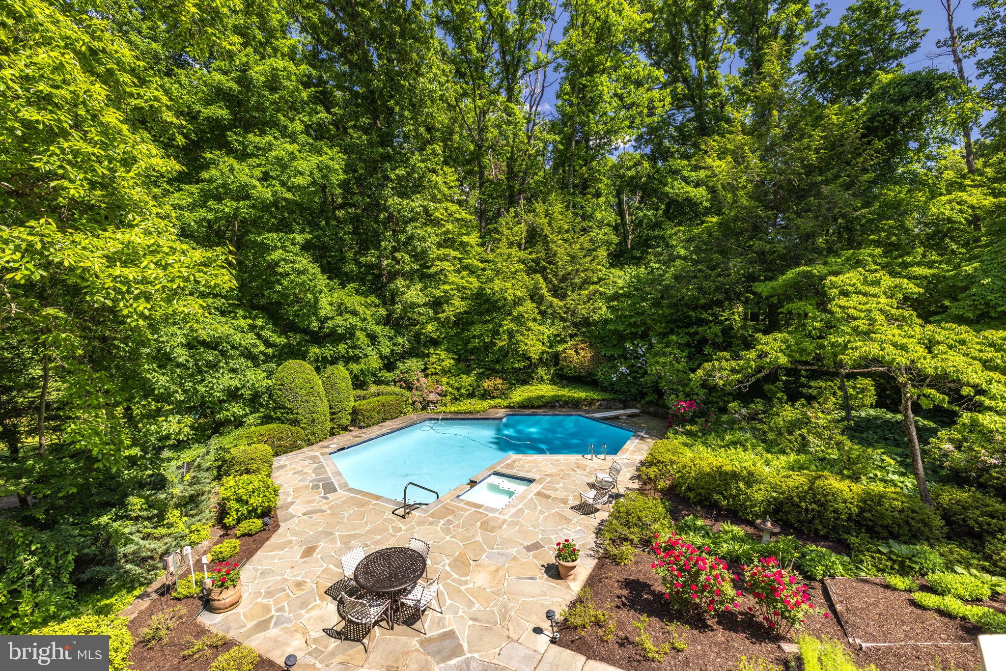 WOODSIDE ESTATES - Residential