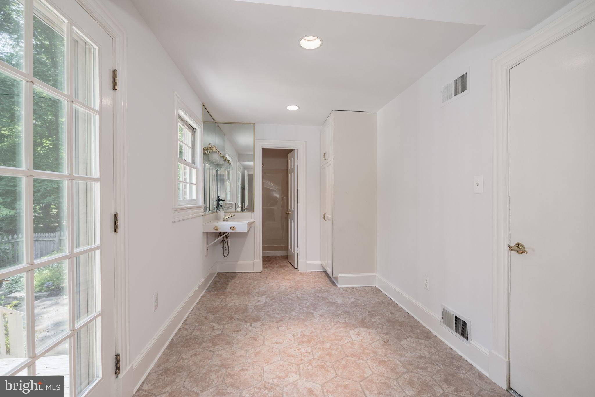 WOODSIDE ESTATES - Residential