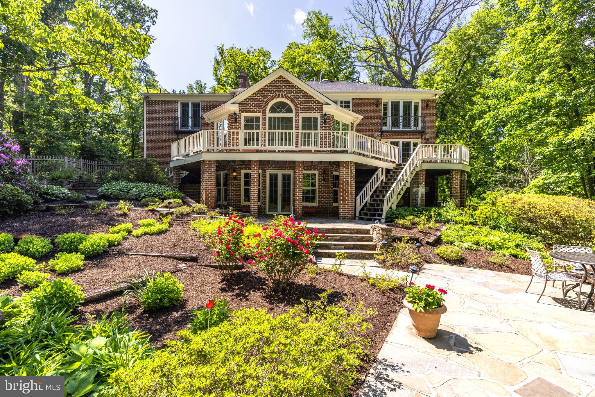 WOODSIDE ESTATES - Residential