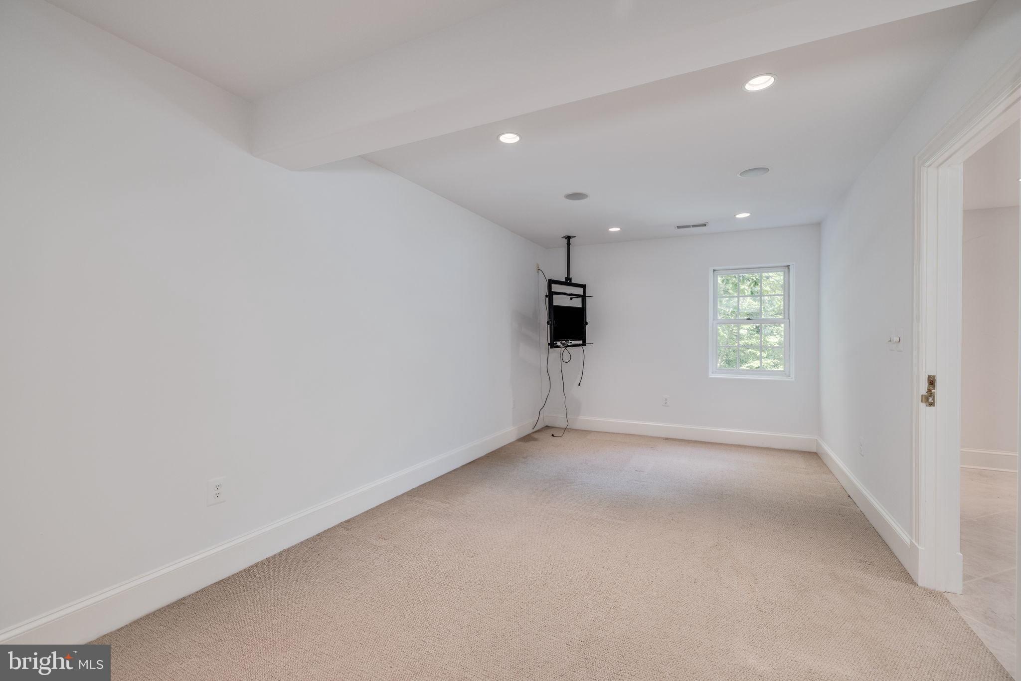 WOODSIDE ESTATES - Residential