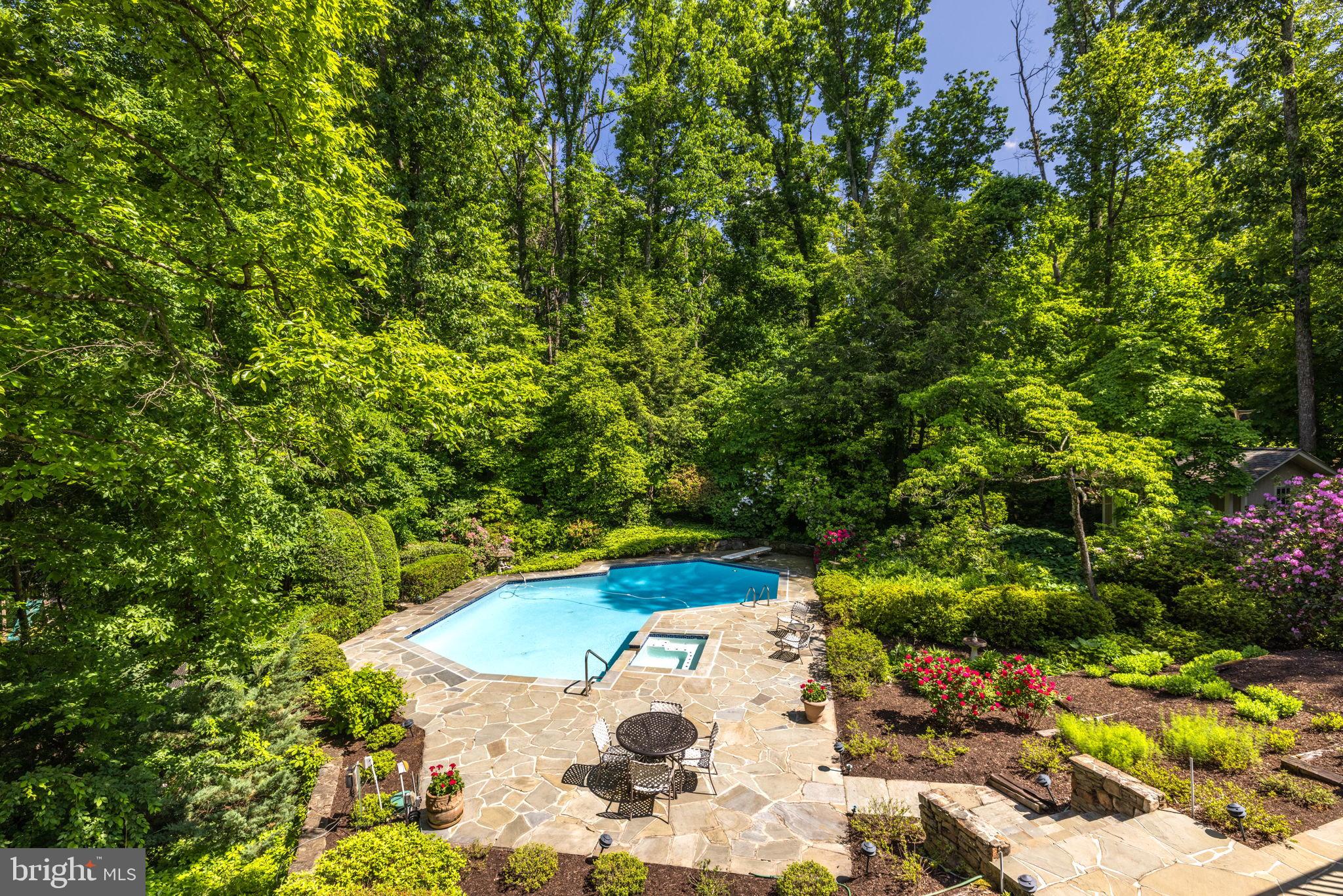 WOODSIDE ESTATES - Residential