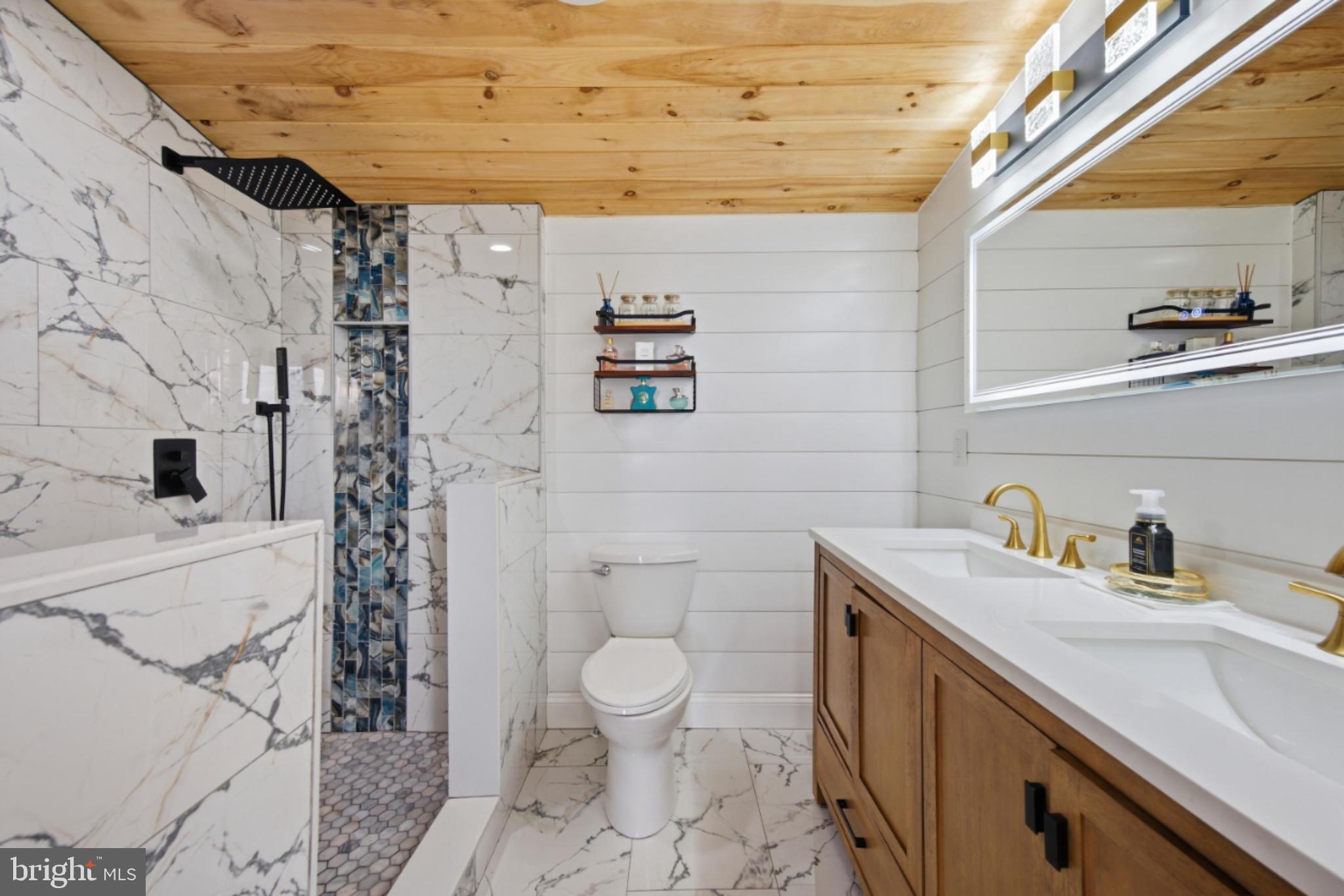 BLENHEIM MANOR - Residential