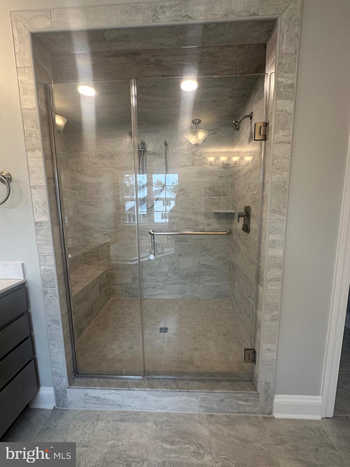 HIDDEN VIEW - Residential