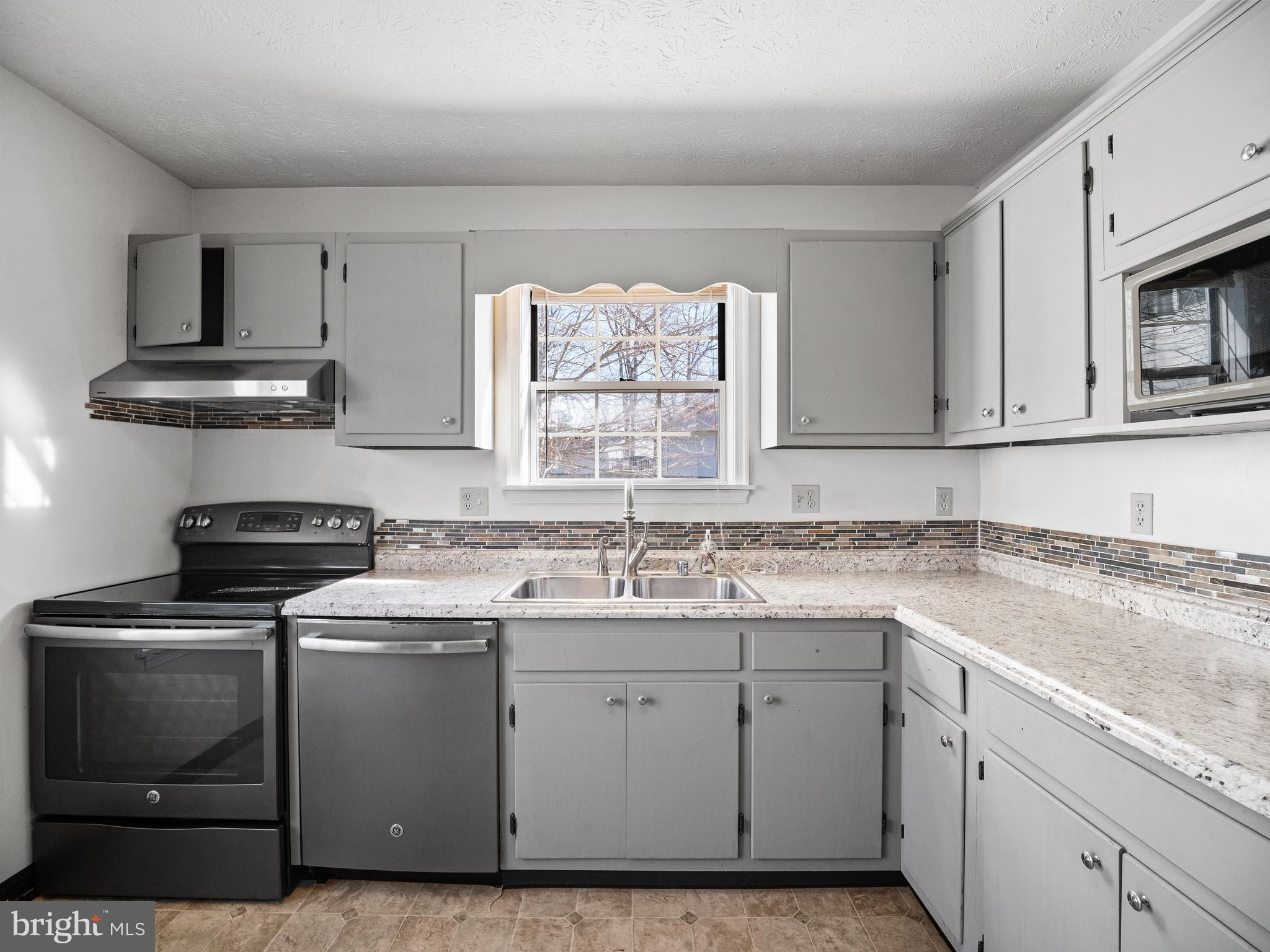 GREENVIEW VILLAGE - Residential