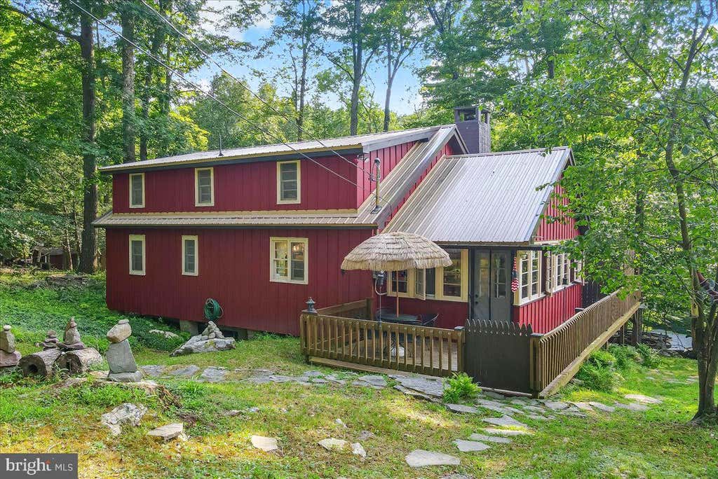 Photo of 112 Beechwood Cove Road, GREENTOWN, PA 18426 (MLS # PAPI2000906)