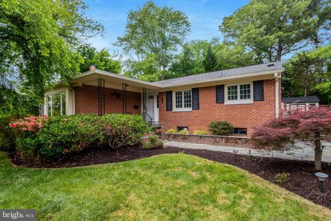 Photo of 2106 Basset Street, ALEXANDRIA, VA 22308 (MLS # VAFX2299718)