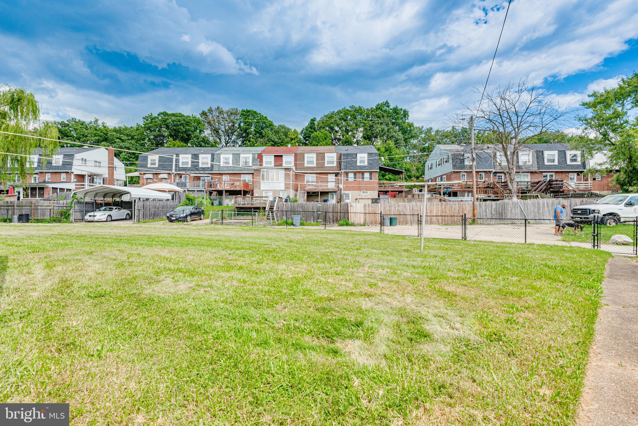 HOLLAND HILL - Residential