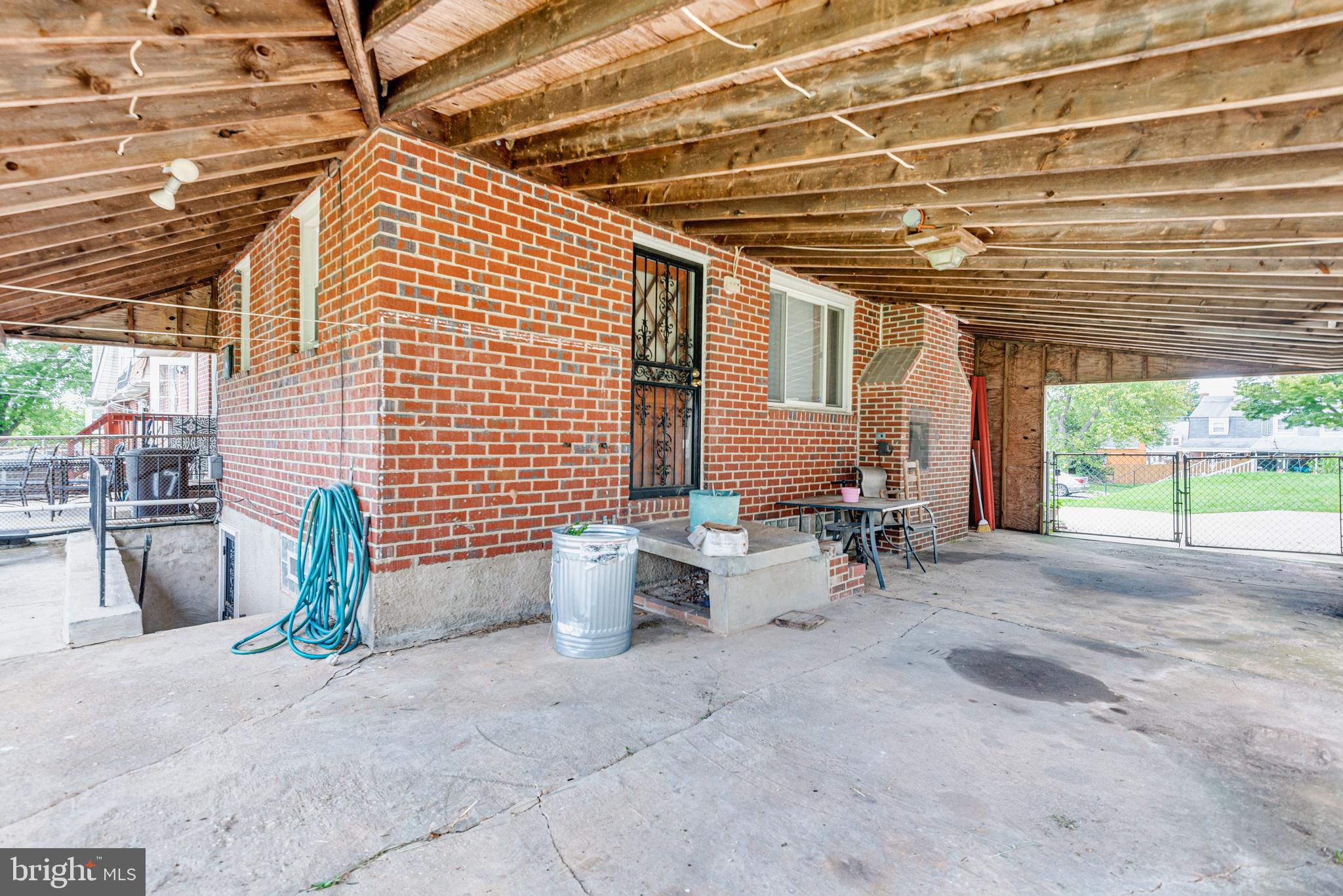 HOLLAND HILL - Residential