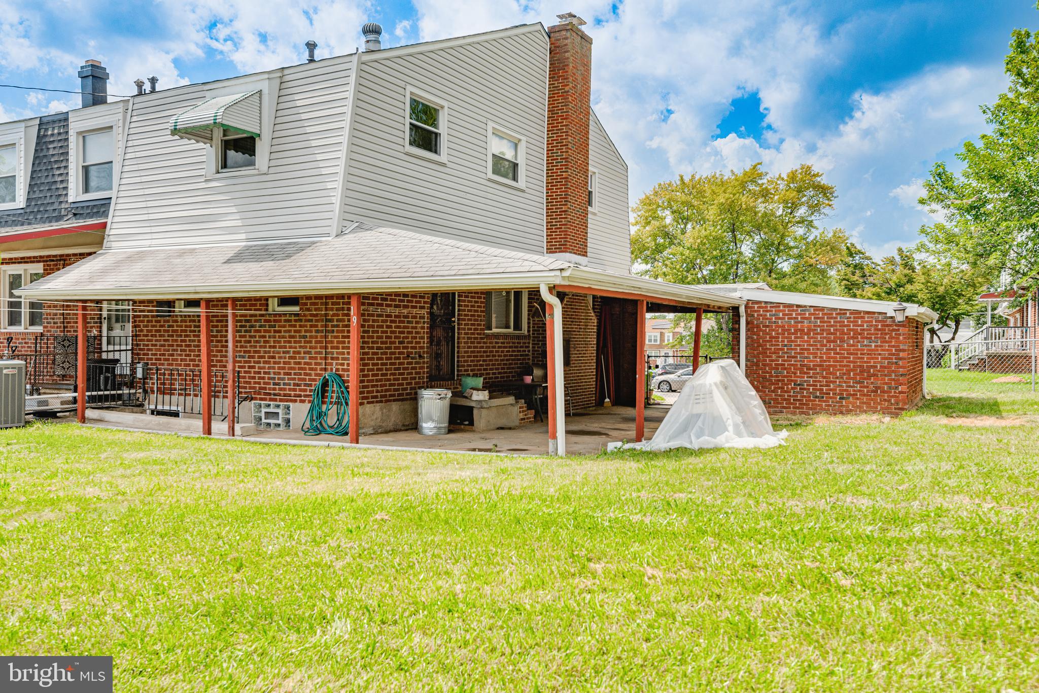 HOLLAND HILL - Residential