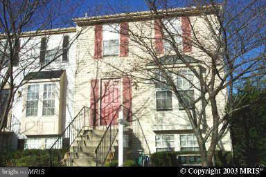 FRESH PAINTING WELL MAINTAINED AND UPDATE LARGE GEORGETOWN END UNIT & HUGE DECK TOWN HOUSE. NEW HARDWOOD FLOORS . 3 BEDROOM 3 1/2 BATHS WALK OUT BASEMENT . GREAT LOCATION MINUTES AWAY FROM 270 & SHOPPING CENTER. GOOD SCHOOL Elementary: Fields Road Middle: Ridgeview High: Quince Orchard