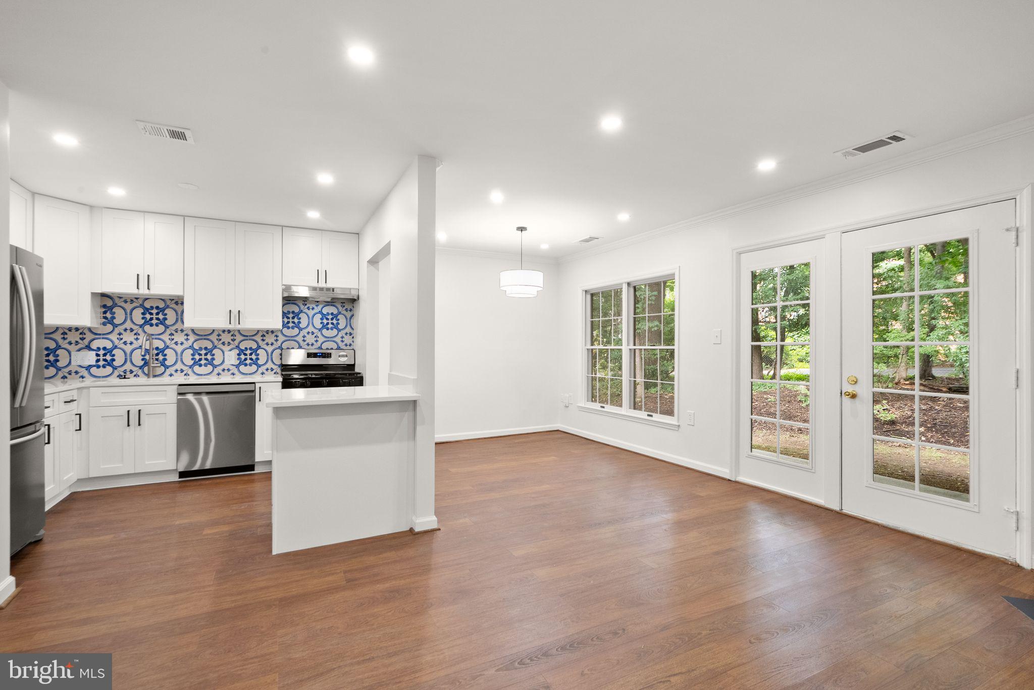 7256 GLEN HOLLOW COURT 2