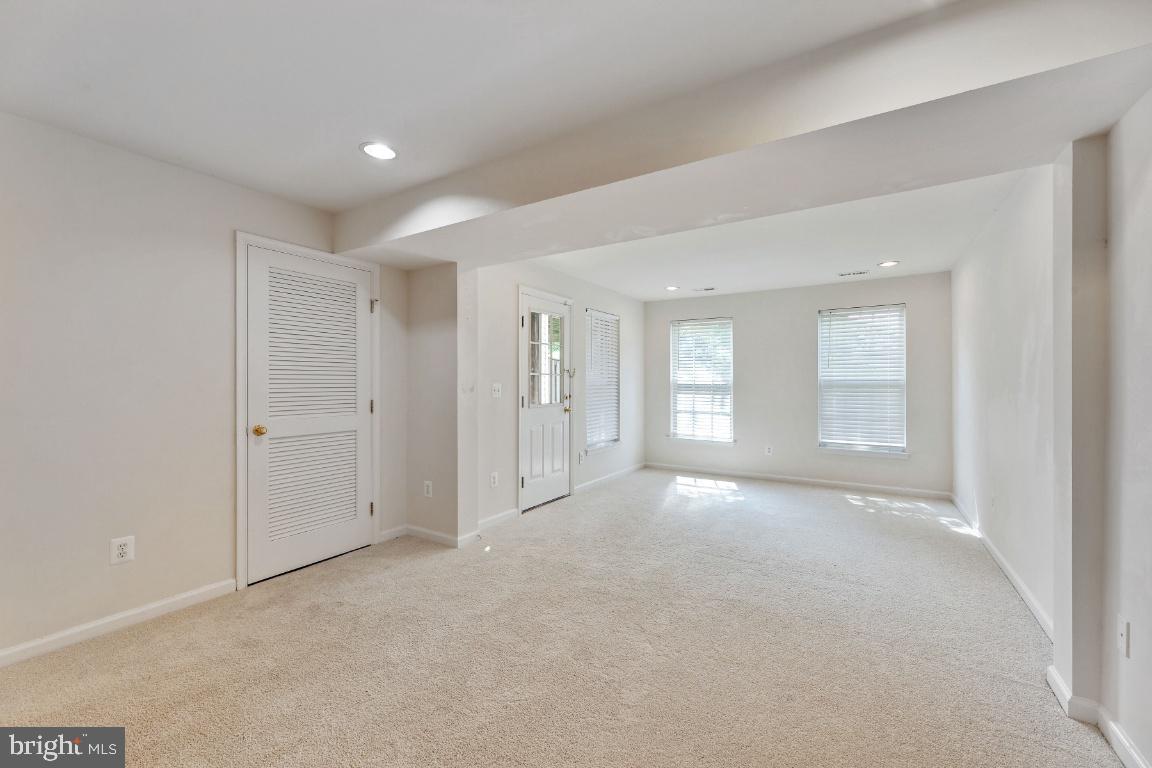 RIVERSIDE STATION - Residential Lease