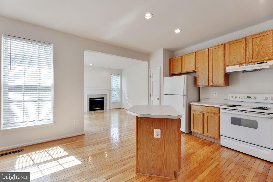 RIVERSIDE STATION - Residential Lease