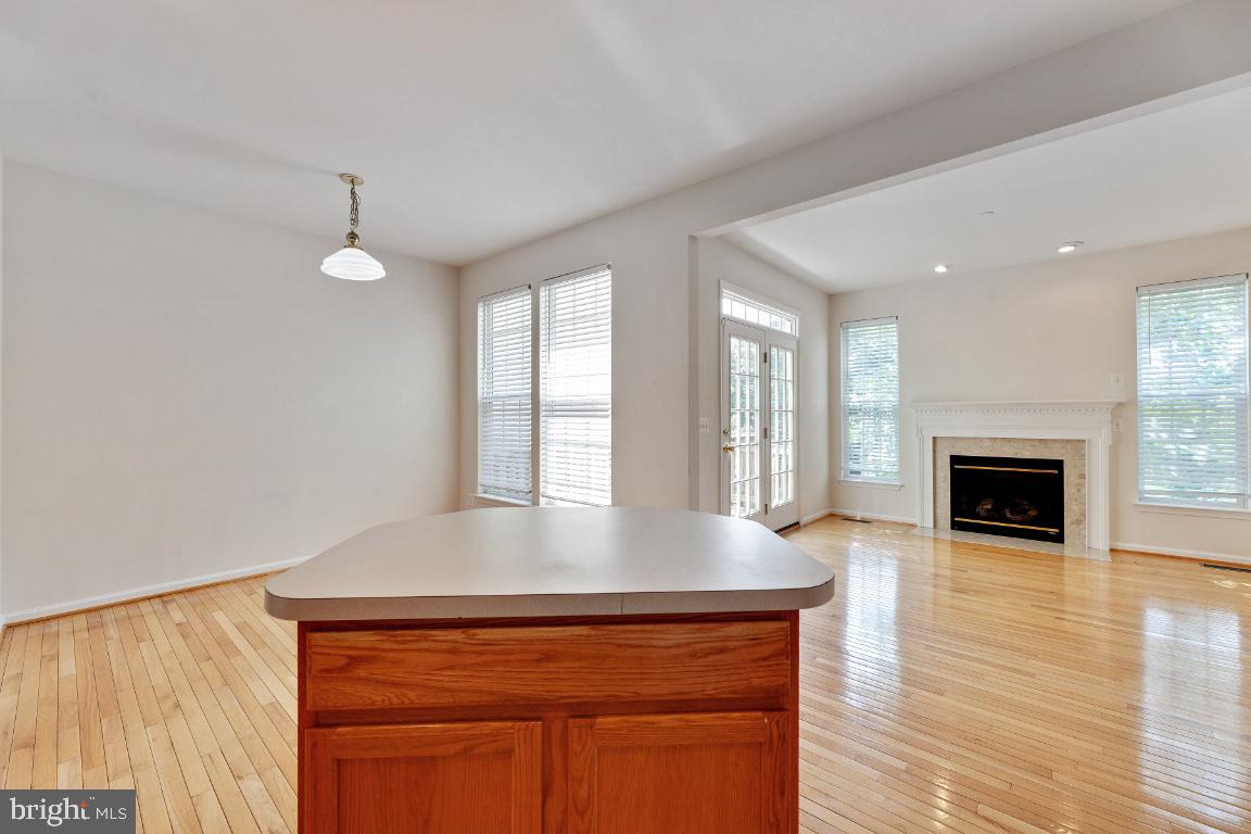 RIVERSIDE STATION - Residential Lease