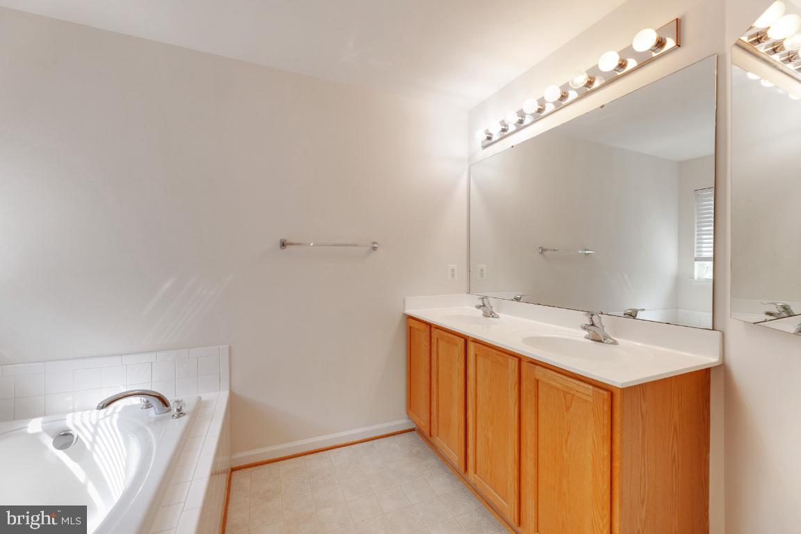 RIVERSIDE STATION - Residential Lease