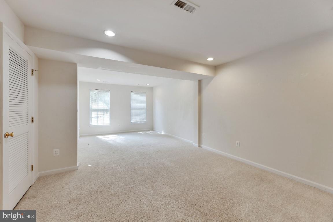 RIVERSIDE STATION - Residential Lease