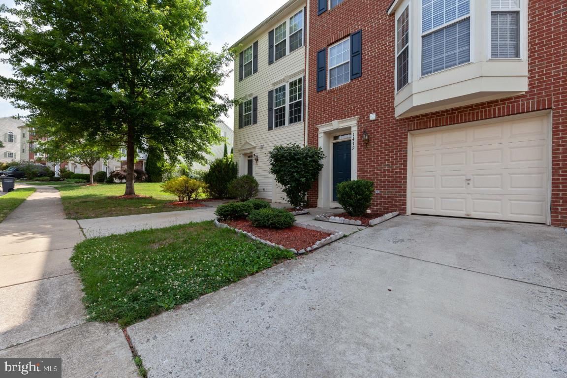 RIVERSIDE STATION - Residential Lease