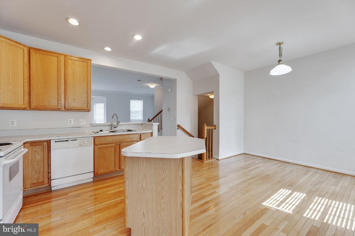 RIVERSIDE STATION - Residential Lease