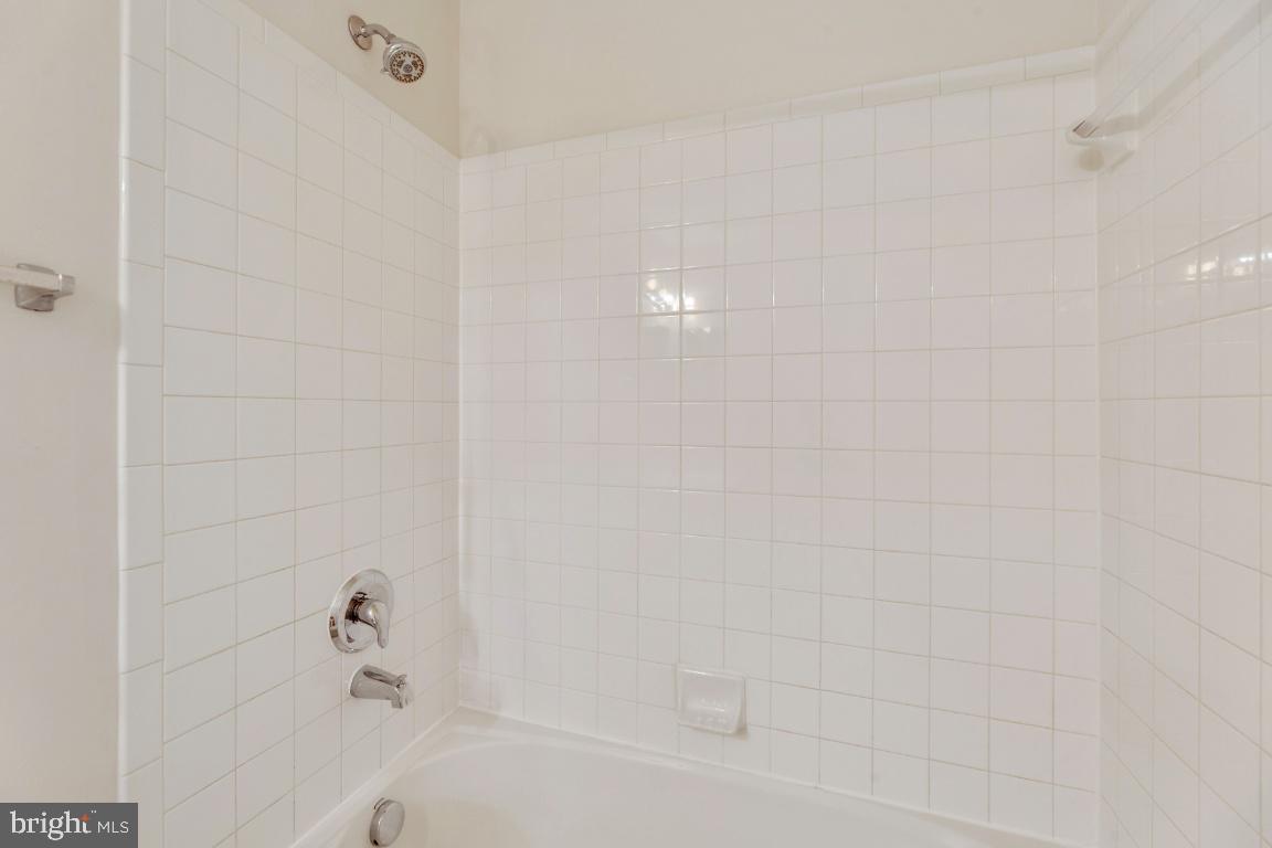 RIVERSIDE STATION - Residential Lease