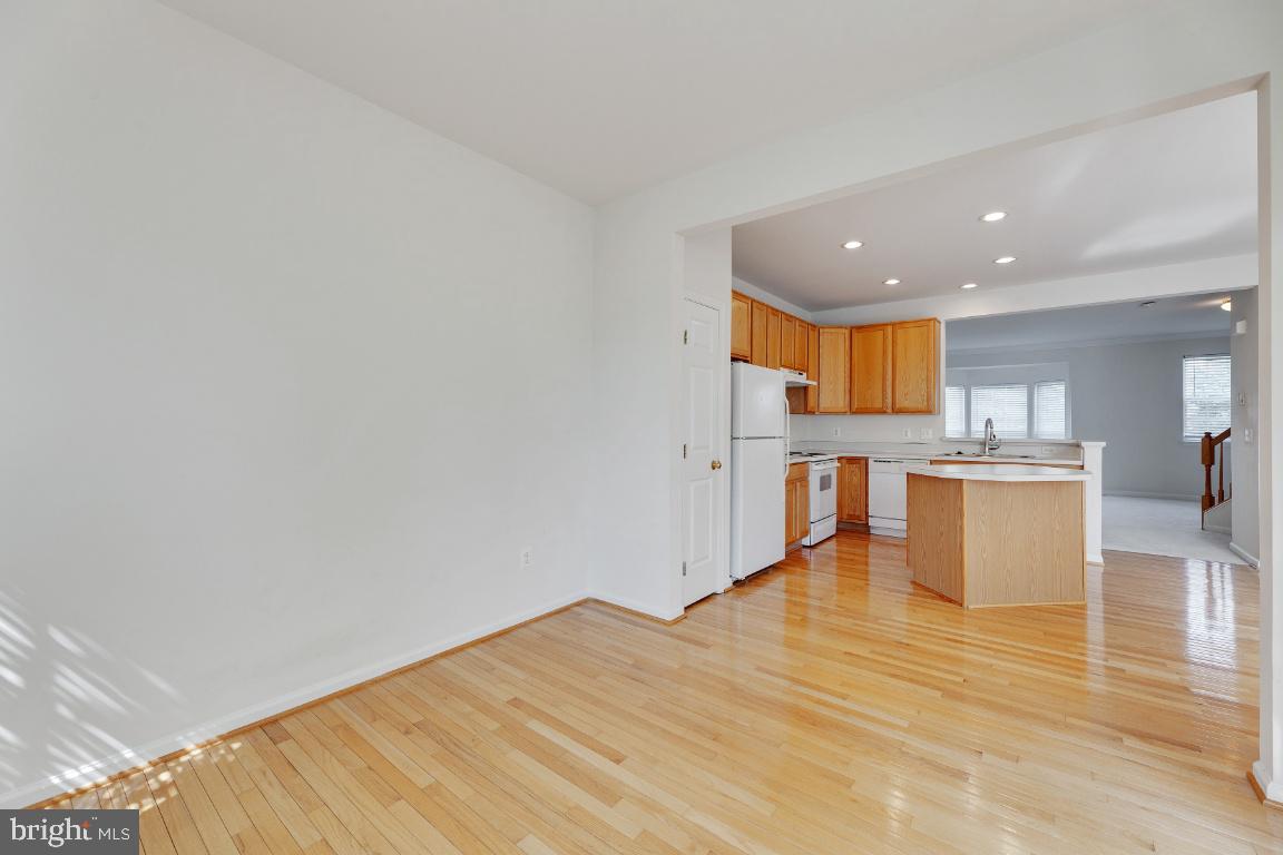 RIVERSIDE STATION - Residential Lease