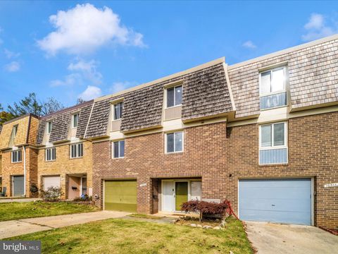 Townhouse For Sale - 10513 Cambridge Court<br/> MONTGOMERY VILLAGE, MD 20886