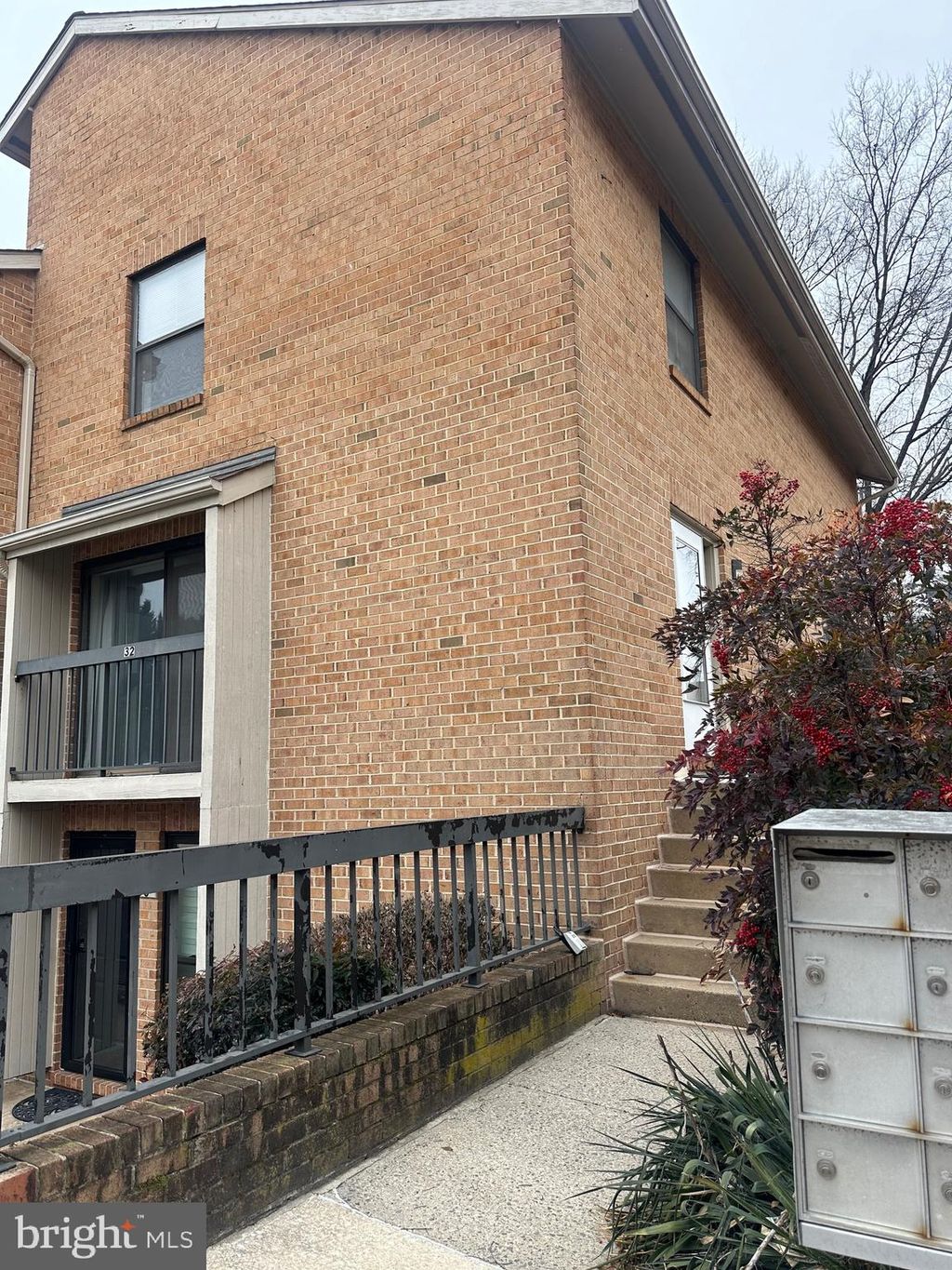 Photo of 32 Dudley Court, BETHESDA, MD 20814 (MLS # MDMC2206342)