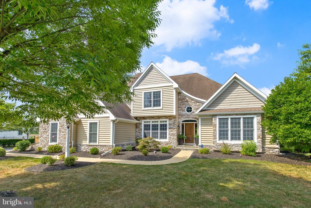 Photo of 101 Fieldgate Drive, Lancaster, PA 17603 (MLS # PALA2054072)