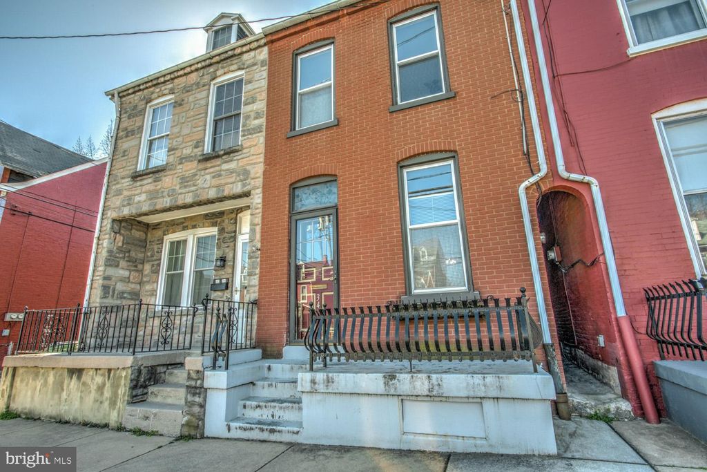 Photo of 34 W LIBERTY ST, LANCASTER, PA 17603 (MLS # PALA2031924)