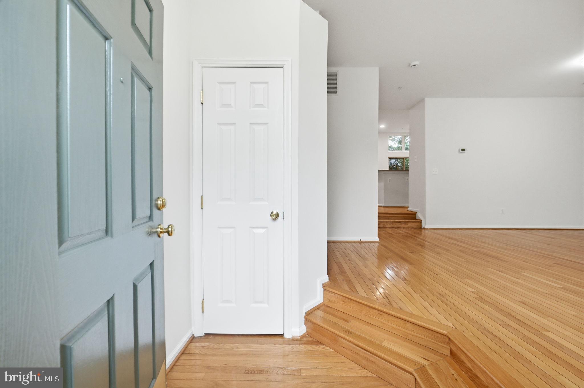 4118 LECLAIR COURT