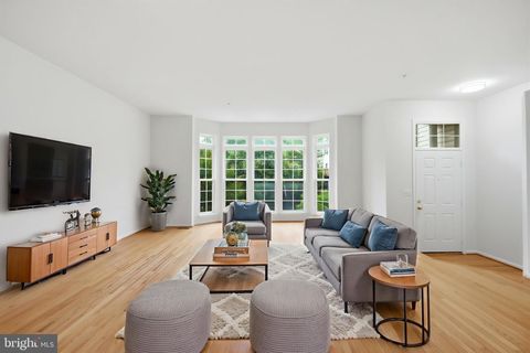 Townhouse For Sale - 4118 Leclair Court<br/> FAIRFAX, VA 22033