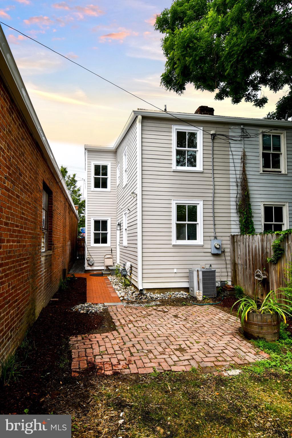 OLD TOWN - Residential Lease